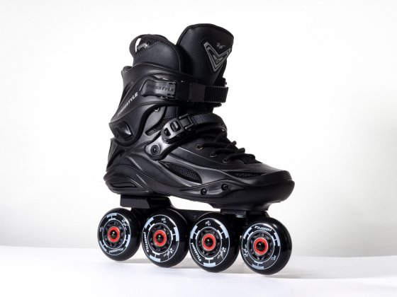 Combo De Patines Casco Y Mochila Negro